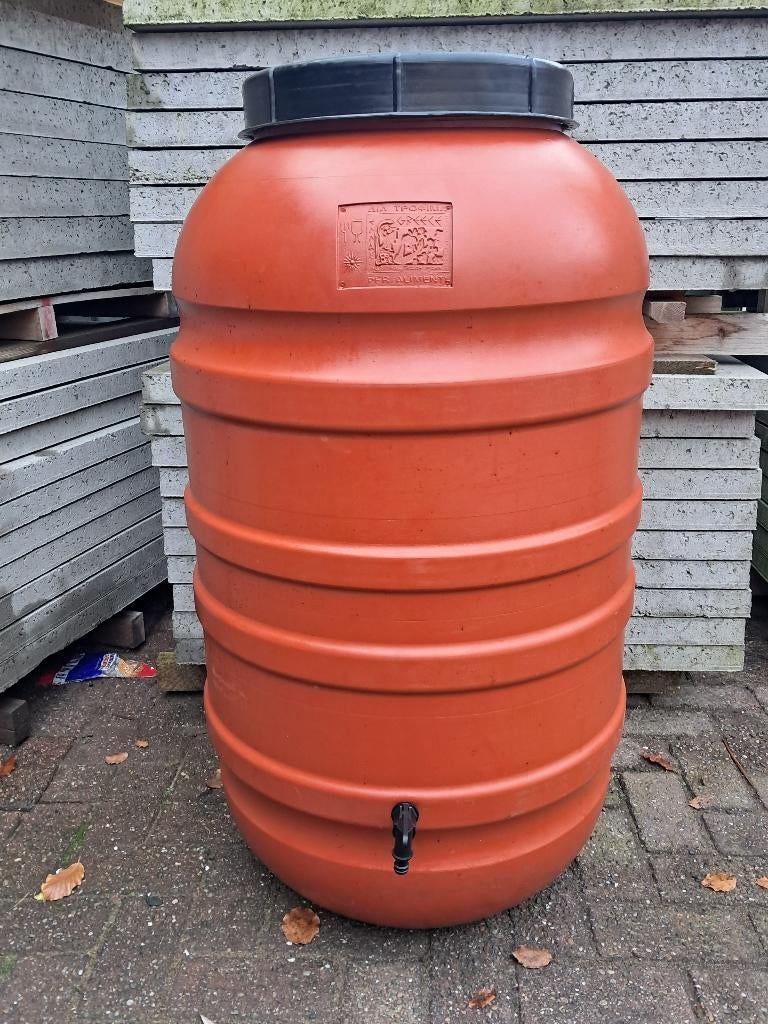 Voertonnen 230 liter, Tuin en Terras, Regentonnen, Zo goed als nieuw, Kunststof, 150 liter of meer, Met kraantje, Ophalen of Verzenden