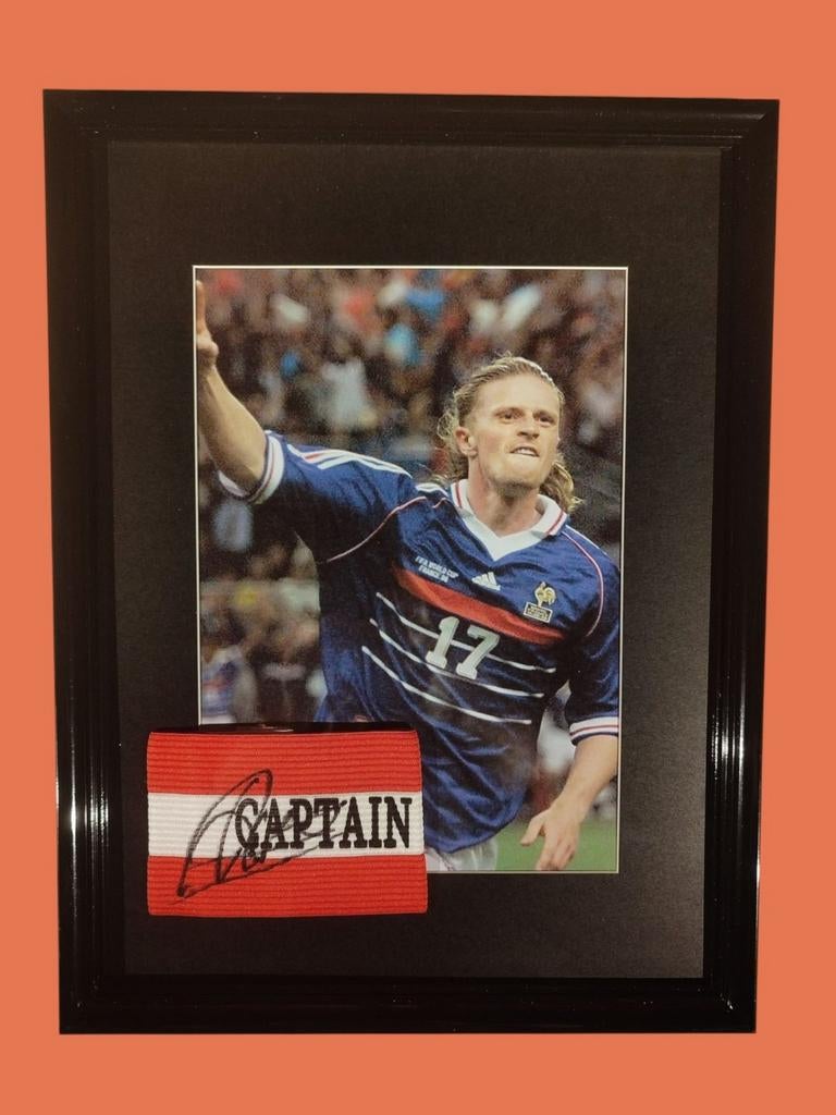 Brassard de capitaine signé par Emmanuel Petit France coa, Collections, Enlèvement ou Envoi, Neuf