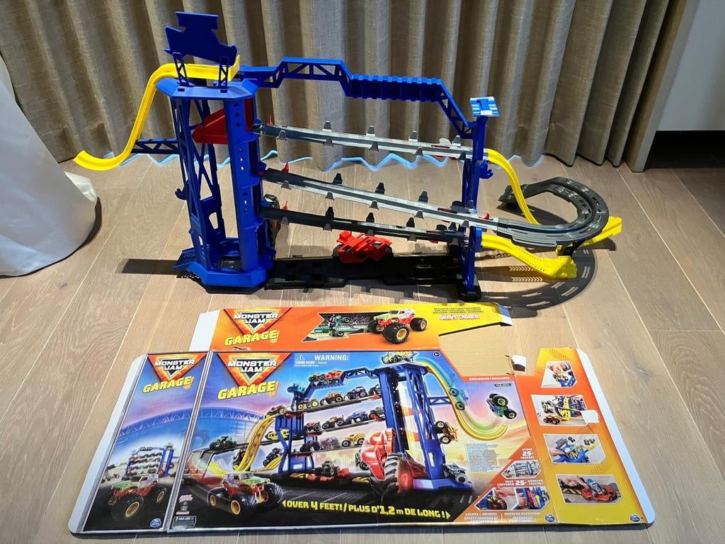 Garage Monster Jam + voiture, Enfants & Bébés, Enlèvement