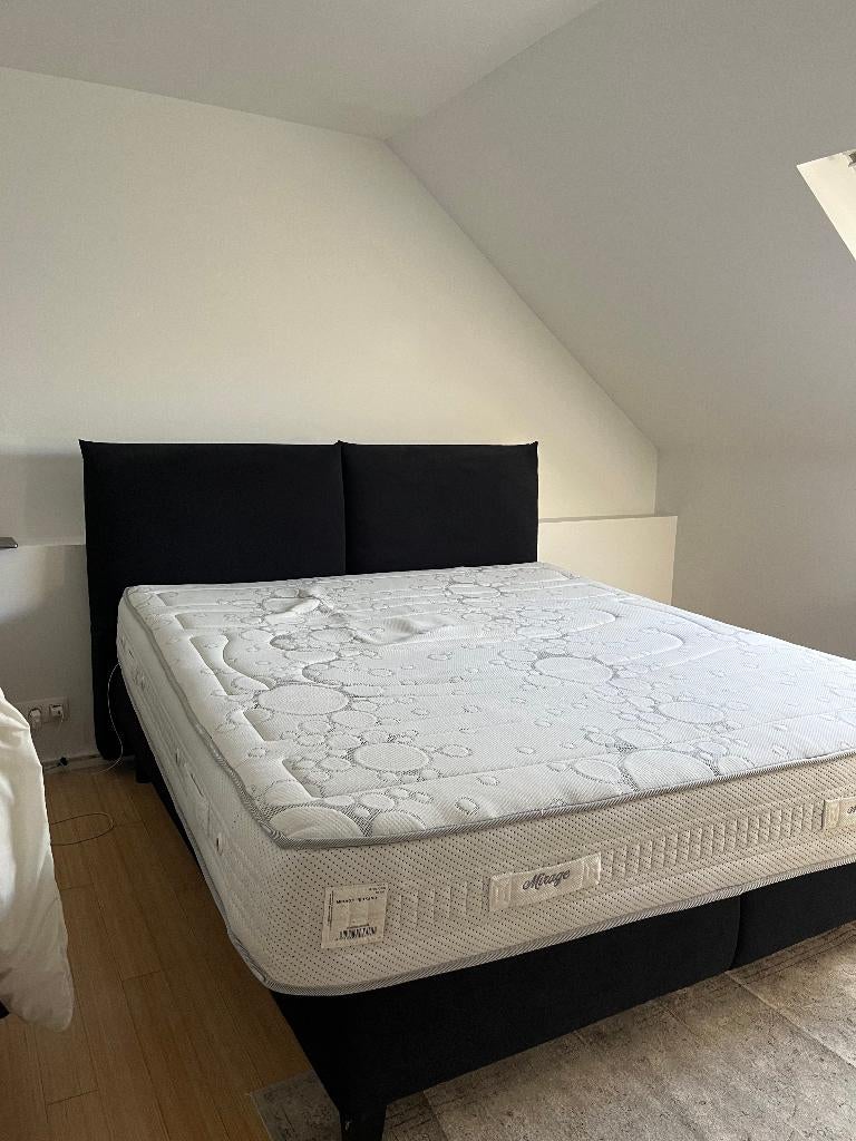 Lit King Size marque Plum'Art, Maison & Meubles, Tissu, Comme neuf, Enlèvement, 180 cm