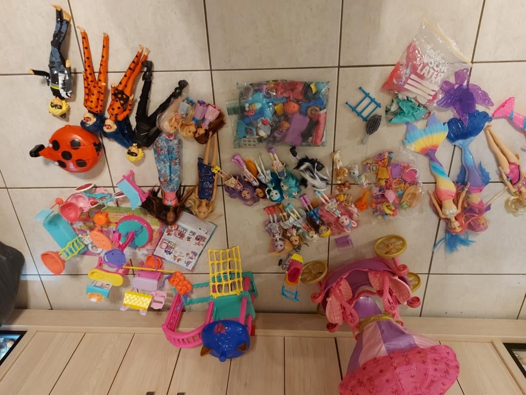 Lot barbie en enchantimals, Kinderen en Baby's, Ophalen
