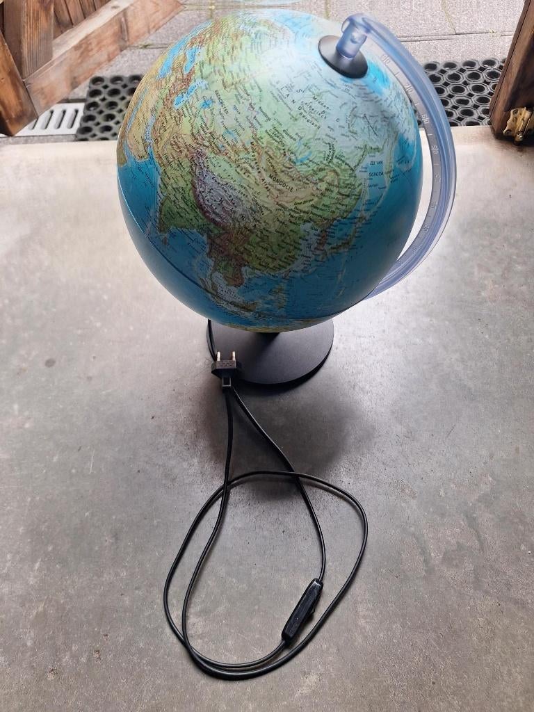 Lichtgevende wereldbol - diameter +- 25 cm, Huis en Inrichting, Woonaccessoires | Wereldbollen, Zo goed als nieuw, Verlicht, Ophalen of Verzenden