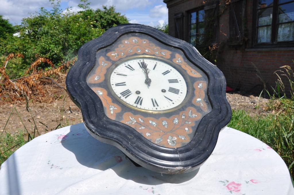 §  horloge oeil de boeuf pour pieces ou a restaurer (2), Antiquités & Art, Enlèvement