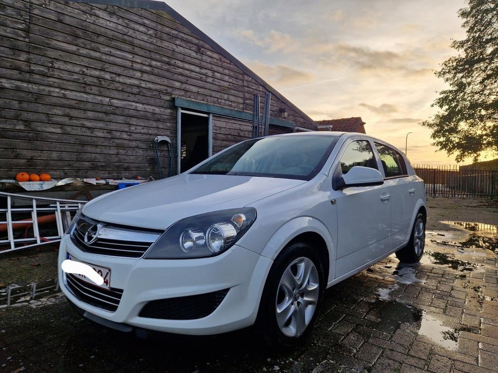 Opel Astra h 2012 wit // GEEN OPKOPERS, Voorwielaandrijving, 1600 cc, Particulier, Wit