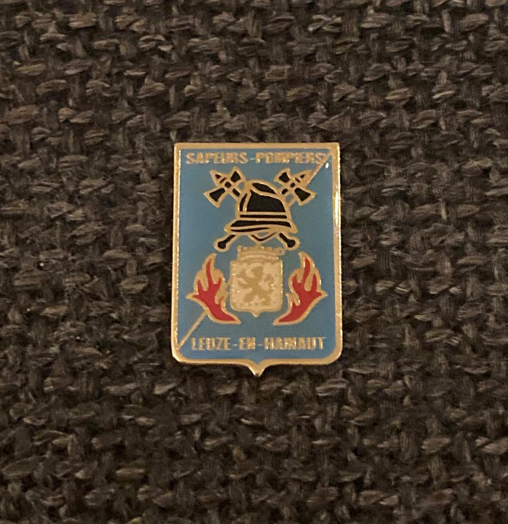 PIN - SAPEURS - POMPIERS - BRANDWEER, Collections, Envoi, Utilisé, Autres sujets/thèmes, Insigne ou Pin's