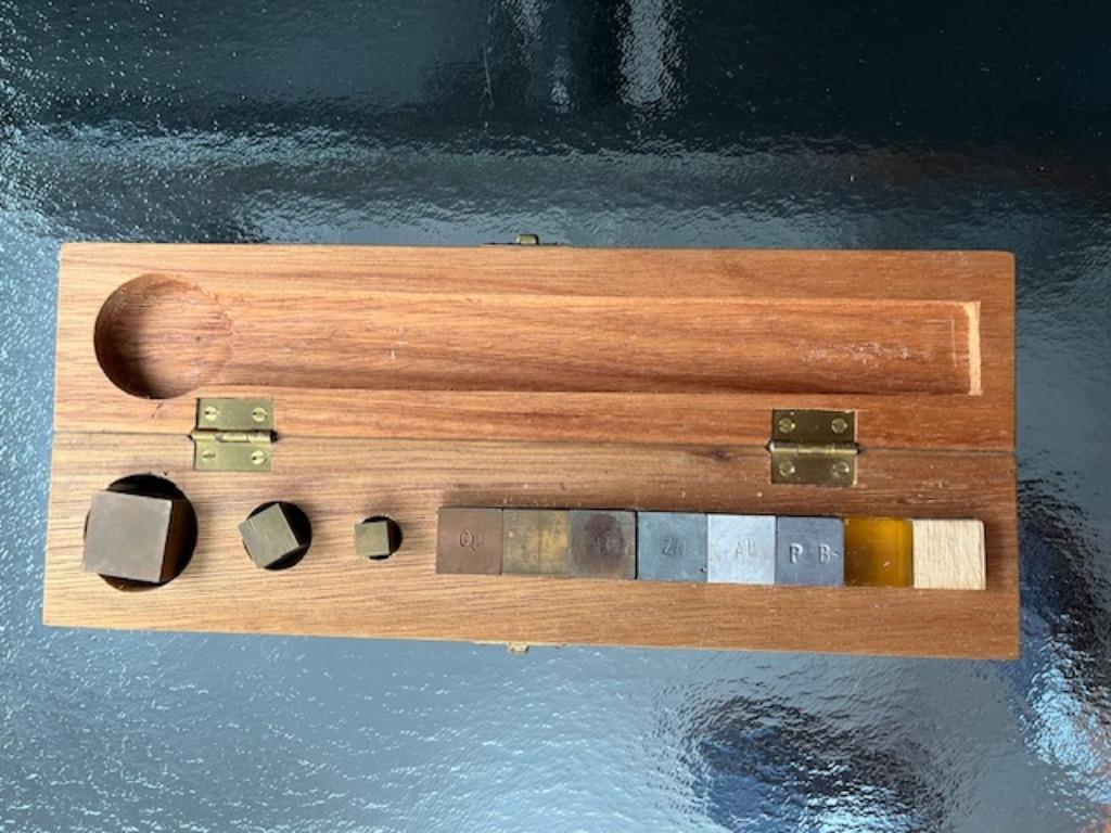 DICHTHEID ELEMENT FE AL CU HOUT GLAS KUBUSSEN LABO SCHOOL, Divers, Fournitures scolaires, Enlèvement