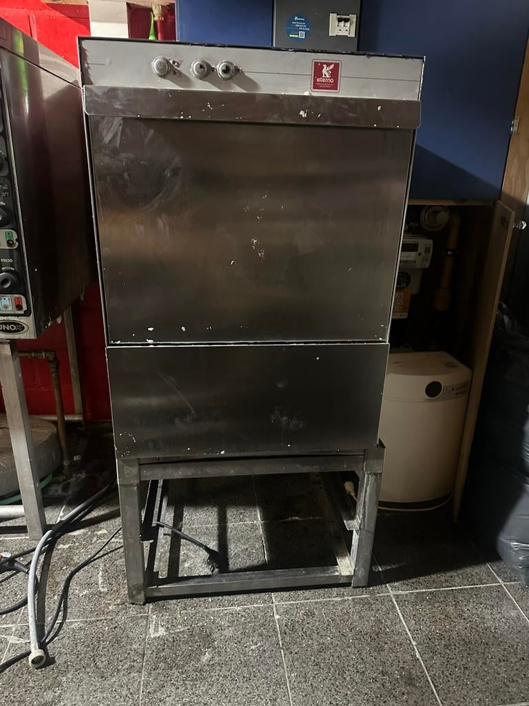 Professionele horeca vaatwasser met inox onderstel, Ophalen