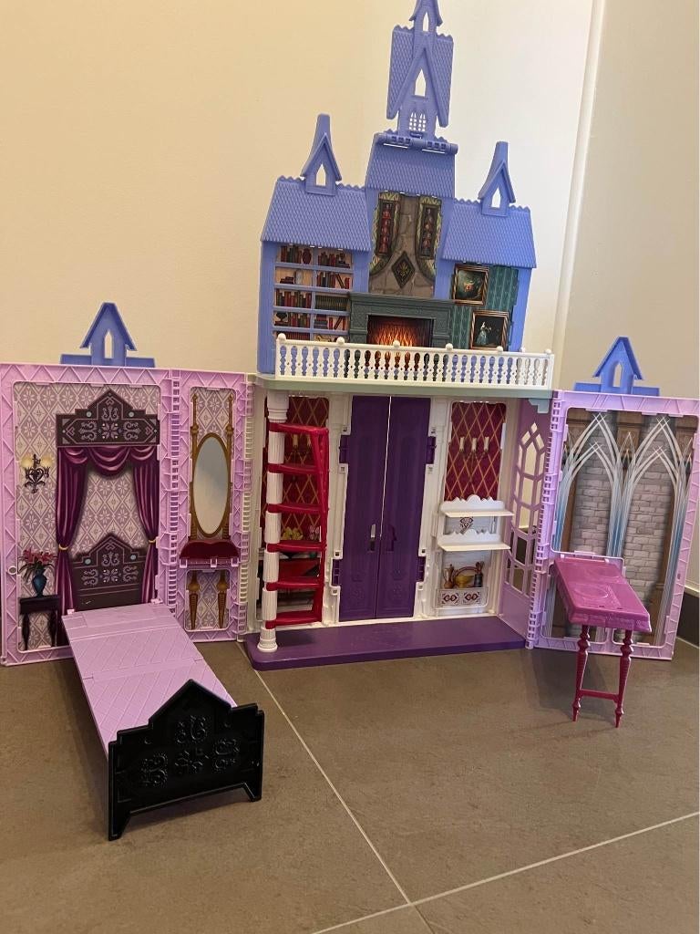 Disney Frozen Elsas Arendelle Kasteel, Kinderen en Baby's, Speelgoed | Poppenhuizen, Zo goed als nieuw, Poppenhuis, Ophalen