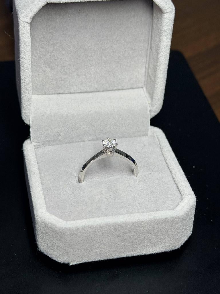 Bague Neuve Diamant Naturels 0,26 ct OR18K + Certificat, Bijoux, Sacs & Beauté, Bagues, Neuf, Plus petit que 17, Or, Enlèvement