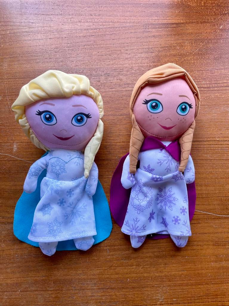 Zachte poppen Frozen Elsa en Anna, Ophalen of Verzenden, Zo goed als nieuw