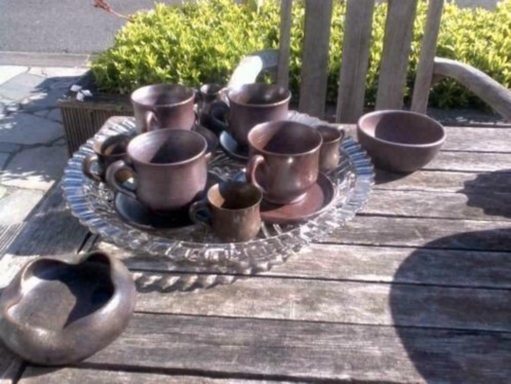 Calvados set met 4 koffie tassen en bordjes borrelglaasje me, Antiek en Kunst, Antiek | Keramiek en Aardewerk, Ophalen