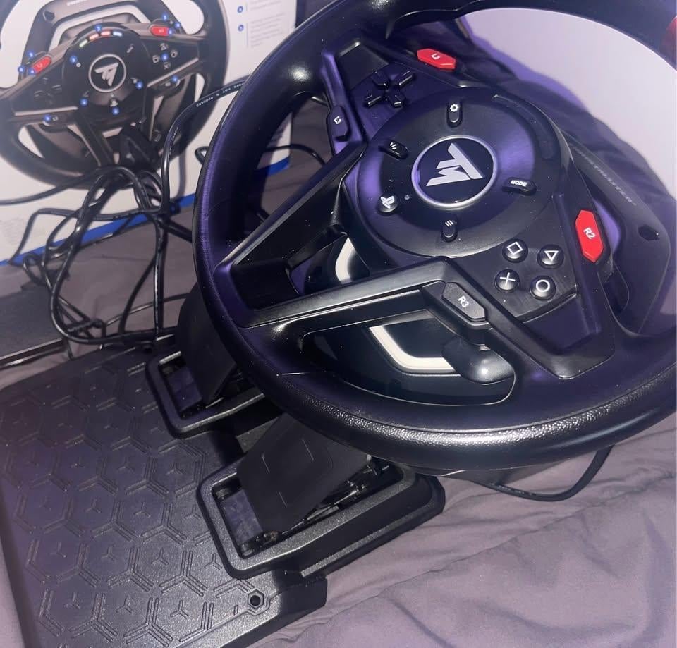 THRUSTMASTER Volant et pédalier T128 PC / PS4 / PS5, Consoles de jeu & Jeux vidéo, Enlèvement, Comme neuf, Volant ou Pédales, PlayStation 5