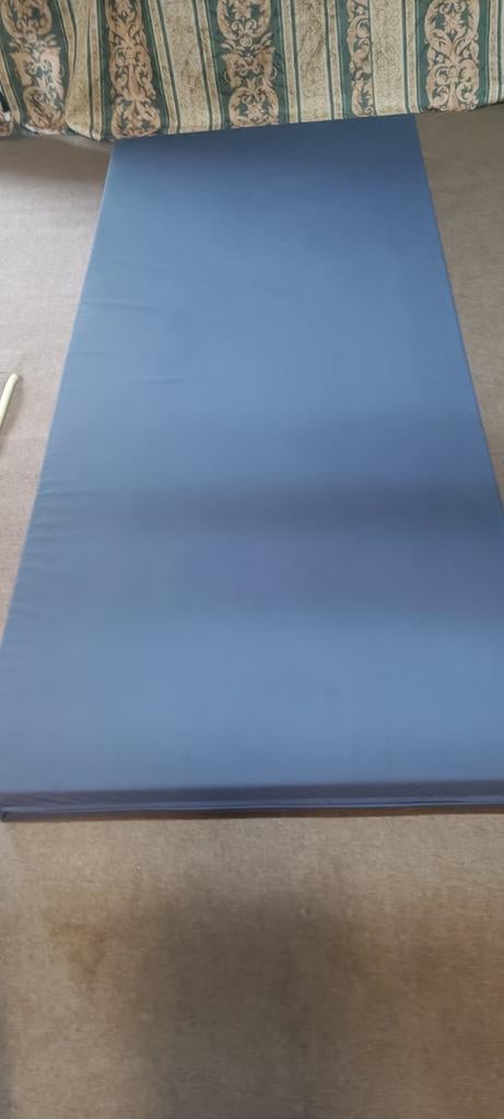 Matelas lit médical en très bon état, Enlèvement