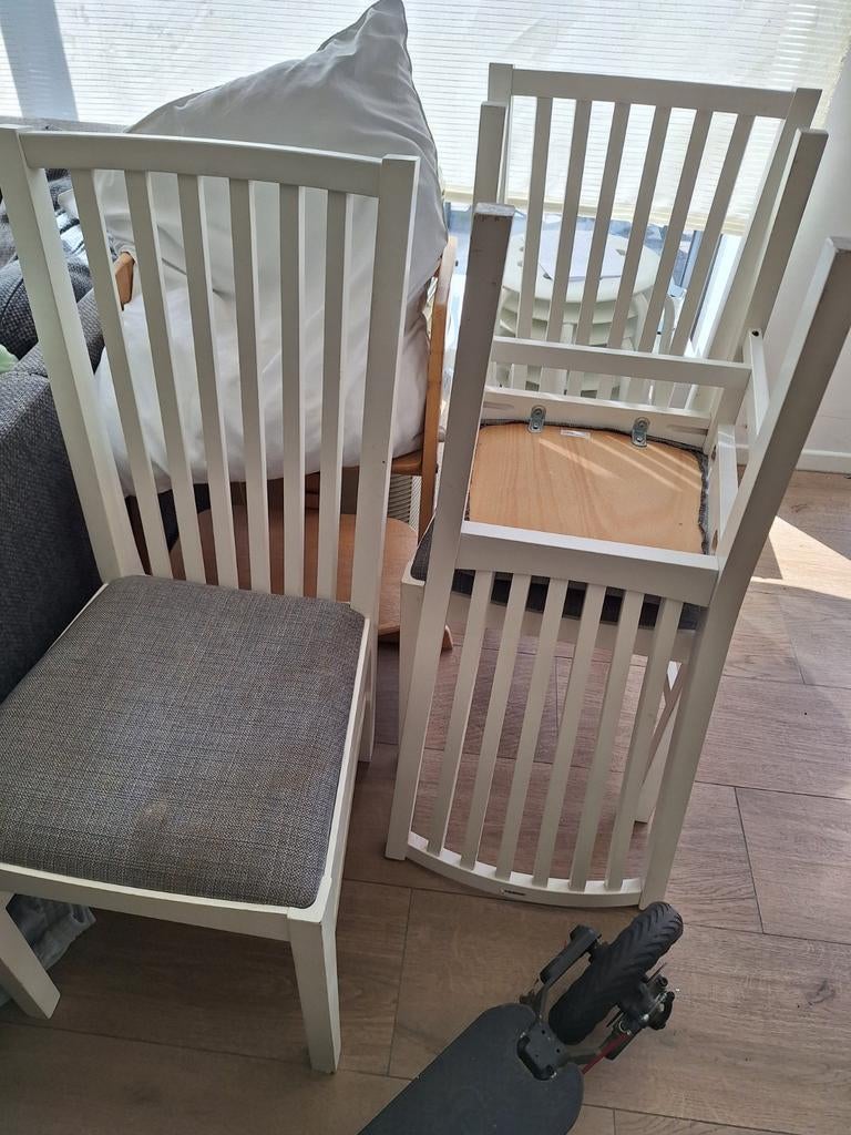 Witte stoelen met bekleding van ikea, Huis en Inrichting, Stoelen, Ophalen