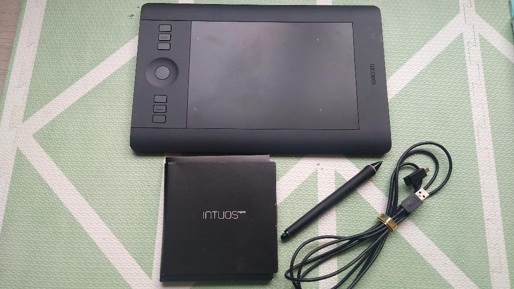 Wacom Intuos Pro, Tekentablet, Computers en Software, Tekentablets, Ophalen, Zo goed als nieuw, Bedraad, Wacom