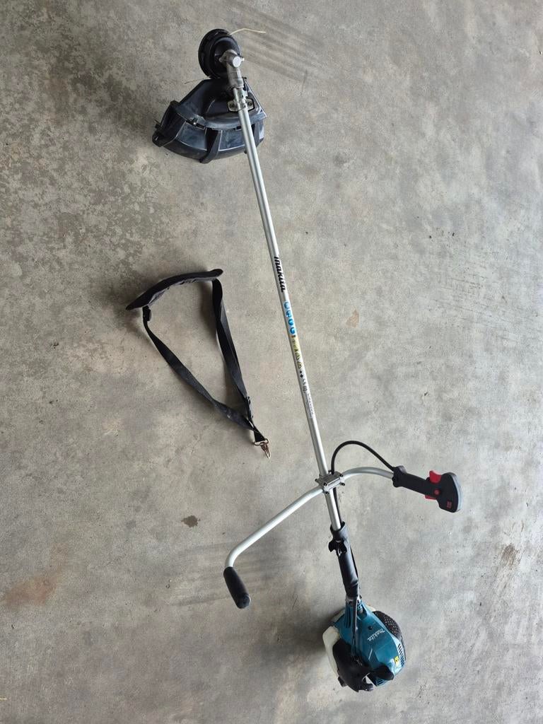 Makita benzine bosmaaier EM2600u, Tuin en Terras, Ophalen, Benzine