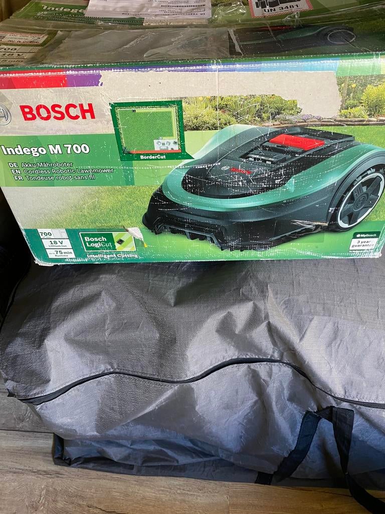 Grasrobot bosch M 700, Ophalen, Zo goed als nieuw