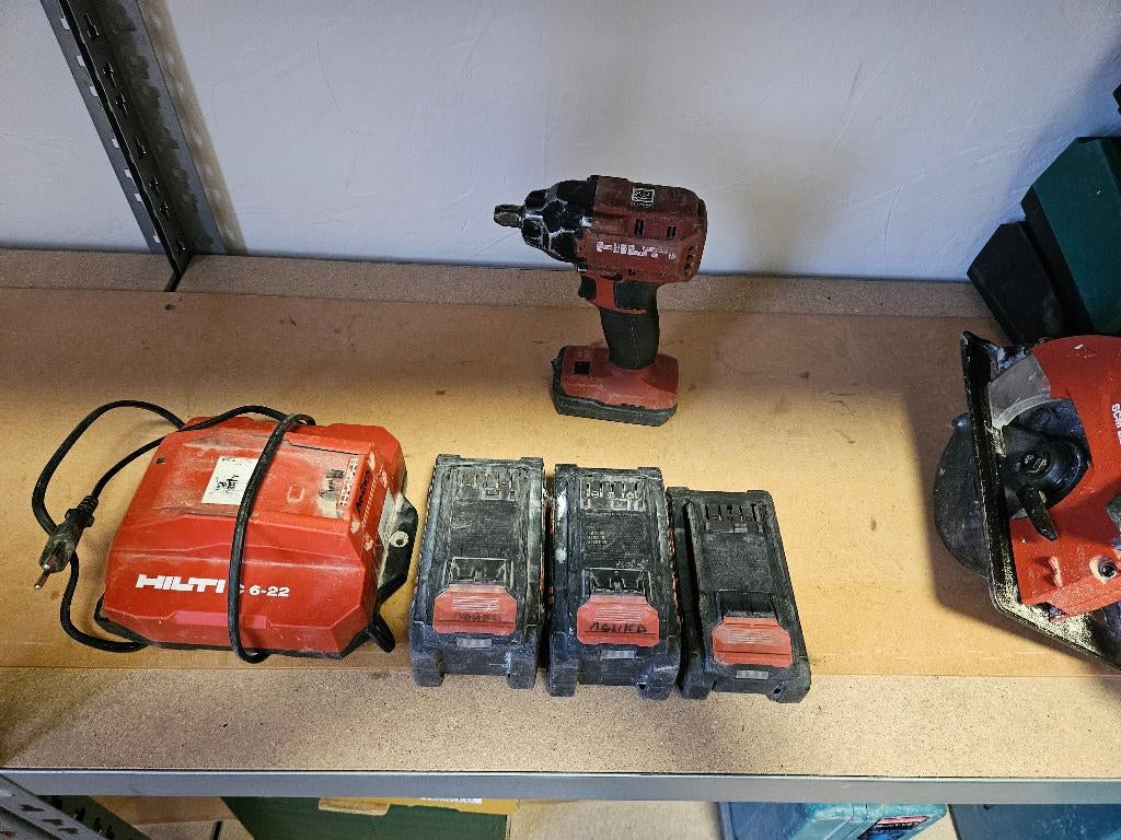Hilti Batterijen en oplader 22 Volt + SF 6-22 (NURON), Ophalen, Zo goed als nieuw