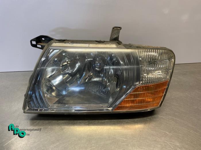 Koplamp links van een Mitsubishi Pajero (Pajero 00-), Gebruikt, -, -, Ophalen of Verzenden