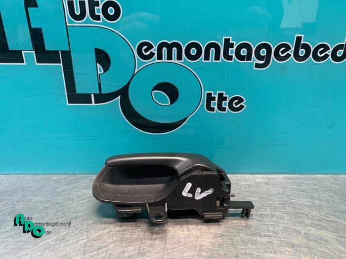 Poignée portière 2portes gauche d'un Toyota Yaris (Yaris 1, Autos : Pièces & Accessoires, -, 3 mois de garantie, Toyota, Utilisé