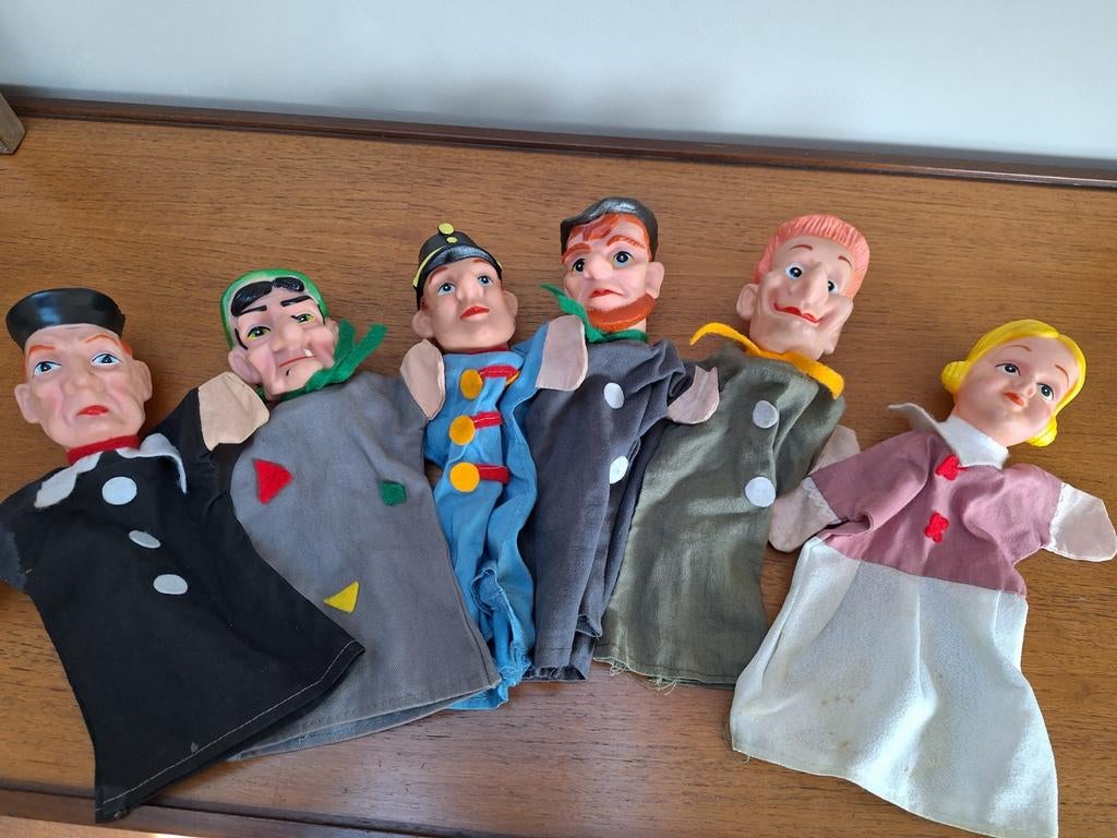 Spectacles de marionnettes des années 50, Collections, Enlèvement