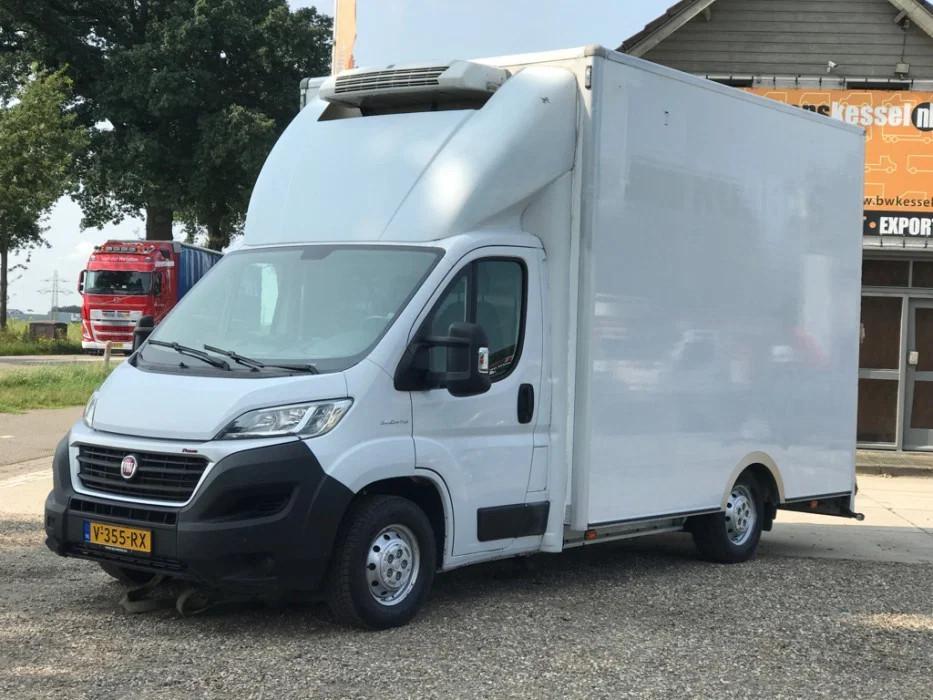 Fiat Ducato 2.3 MultiJet 130 kW Euro 6 Koelkoffer Motor Scha, Auto's, Bestelwagens en Lichte vracht, Stof, Gebruikt, Euro 6, Wit