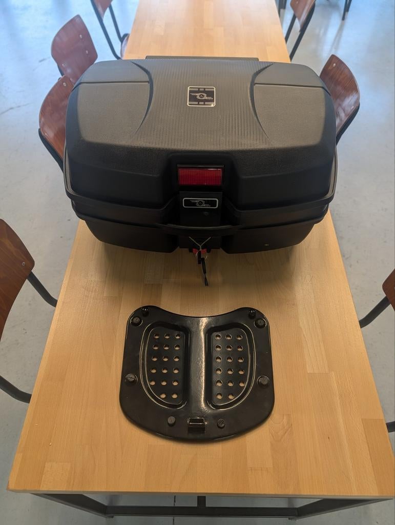 Topkoffer 47L - 2 helmen - NIEUW, Ophalen of Verzenden