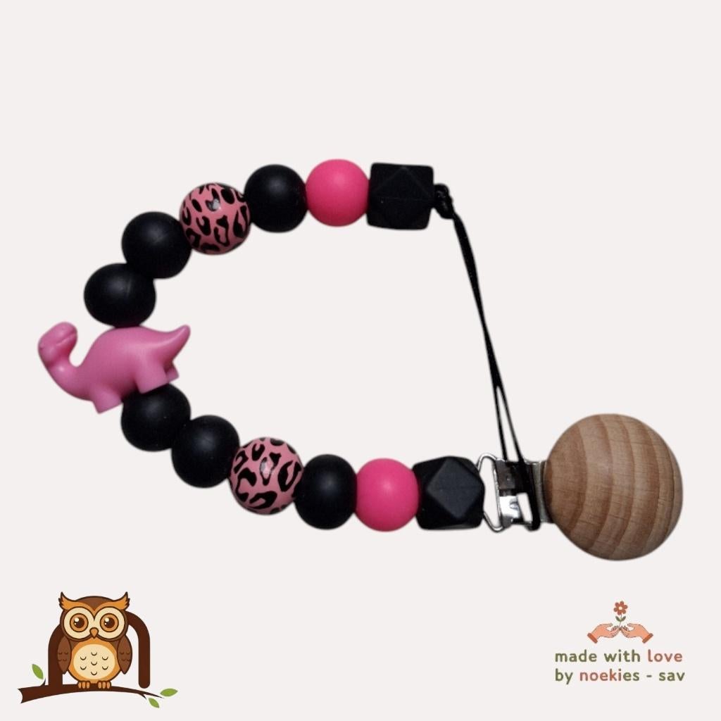 Attache tétine nr. 29 Noekies motif dino panthère noir rose, Enfants & Bébés, Cadeaux d'accouchement & Assiettes de naissance