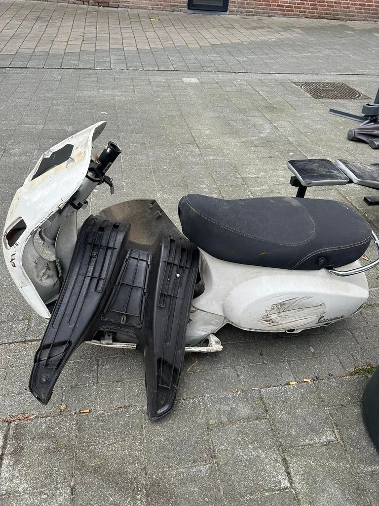 Vespas te koop moet dringend wegens plaatsgebrek, Fietsen en Brommers, Brommeronderdelen | Scooters, Ophalen, Zo goed als nieuw