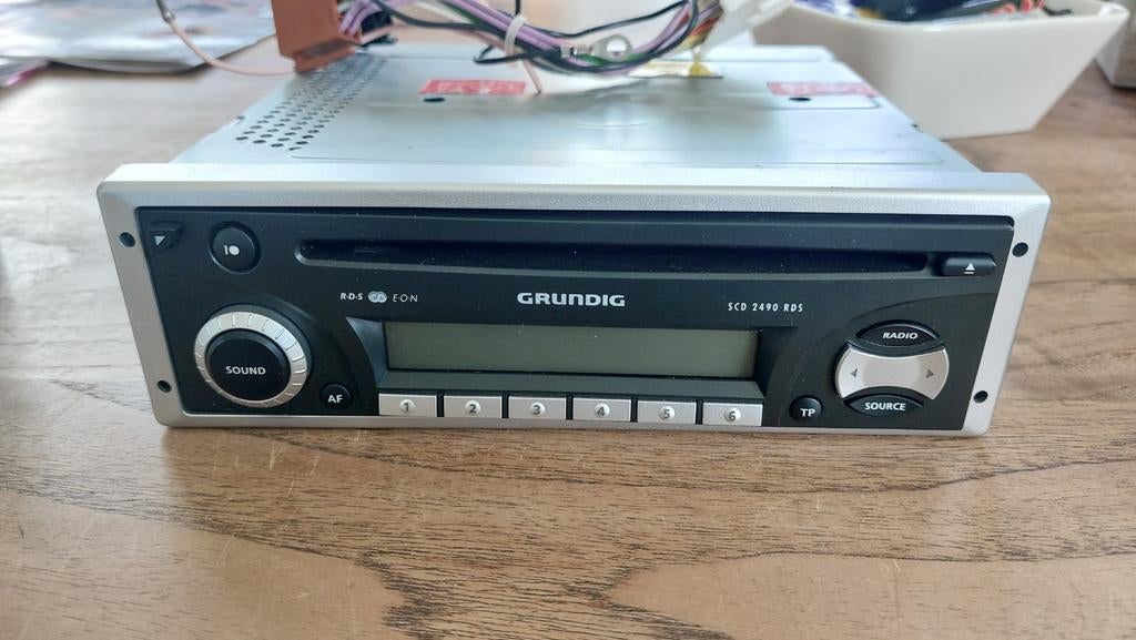 Autoradio Grundig avec lecteur CD en parfait état, Enlèvement ou Envoi