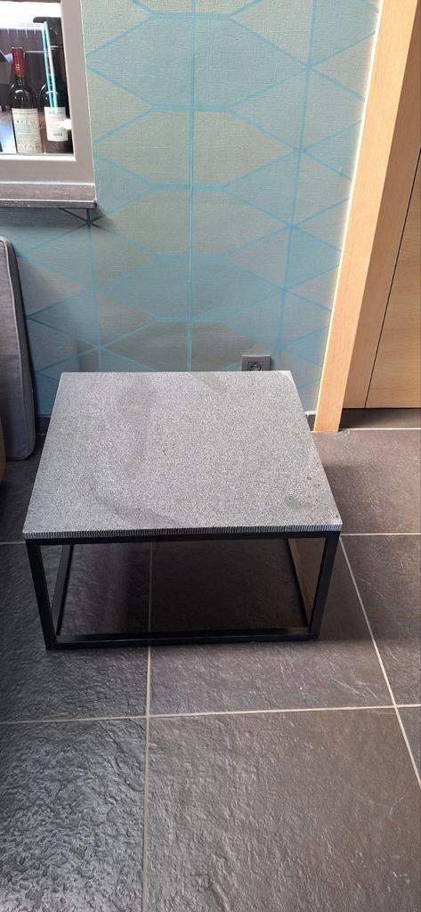 Table salon en pierre, Enlèvement