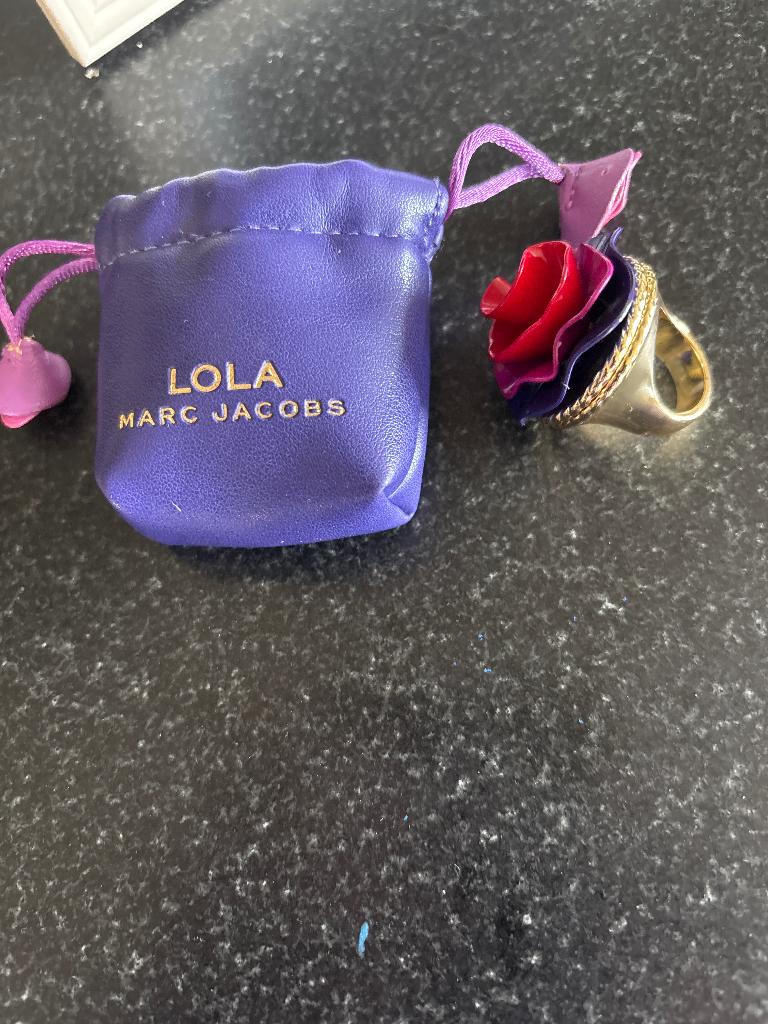 Vintage Ring met parfumhouder Marc Jacobs, Enlèvement ou Envoi, Comme neuf