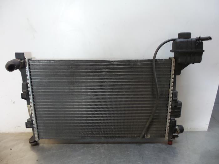 Radiateur d'un Mercedes A-Klasse (A-Klasse 97-), 3 mois de garantie, Utilisé, -, -