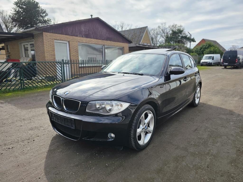 BMW 116i  Met keuring en Garantie!!!, Auto's, BMW, 1596 cc, Zwart, Zwart, 5 deurs