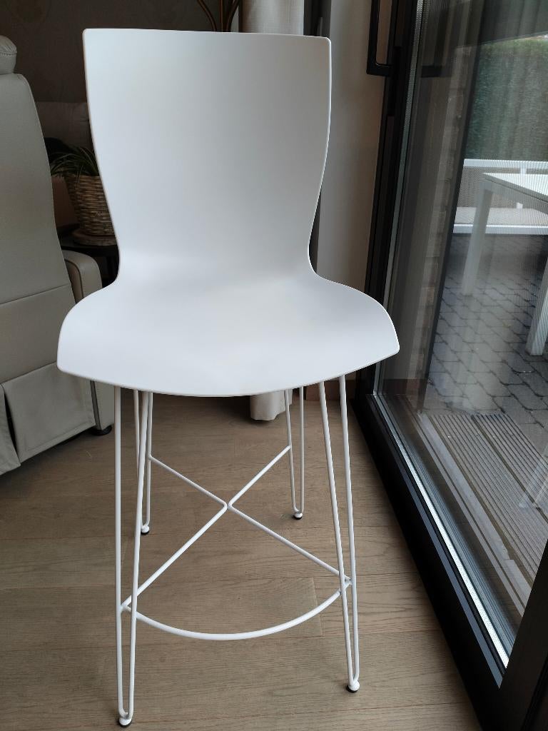 2 mooie witte krukken voor aan een keukeneiland, Enlèvement, Comme neuf