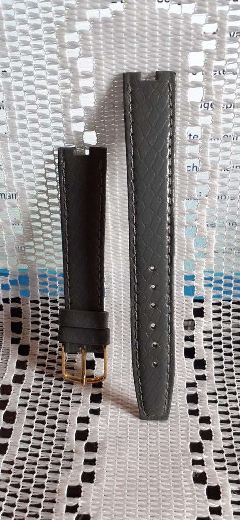 Bracelet montre gris neuf cuir véritable, Bijoux, Sacs & Beauté, Bracelets, Enlèvement ou Envoi, Neuf, Gris, Cuir