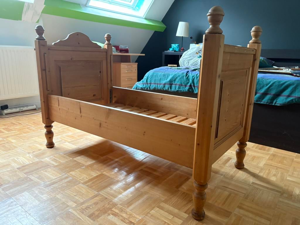 Retro massief houten kinderbedje, Ophalen