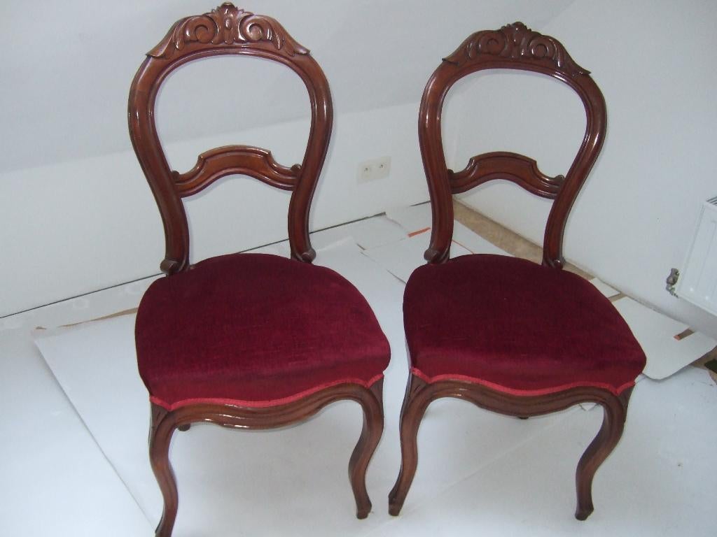 2 chaises en acajou, Enlèvement