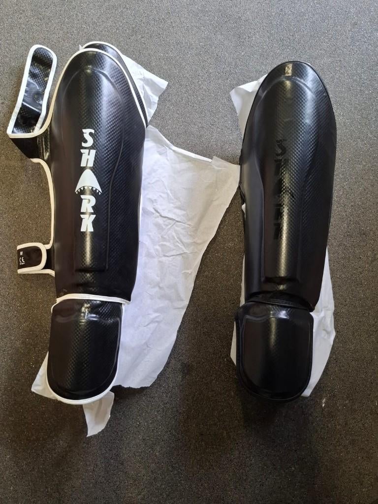 Nieuwe scheenbeschermers maat M - voorgevormd, Sport en Fitness, Overige Sport en Fitness, Nieuw, Ophalen