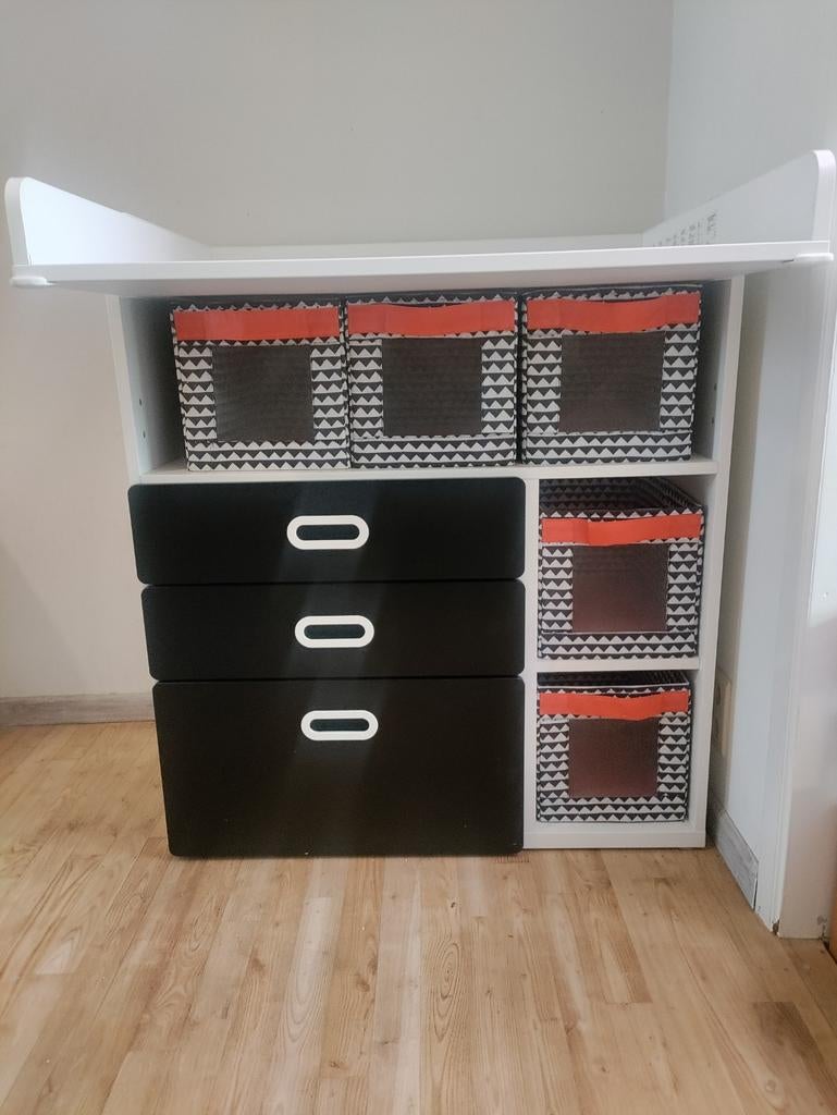 Commode/ verzorgingstafel/ (sta)bureau  met opbergmanden., Enfants & Bébés, Chambre d'enfant | Commodes & Armoires, Enlèvement