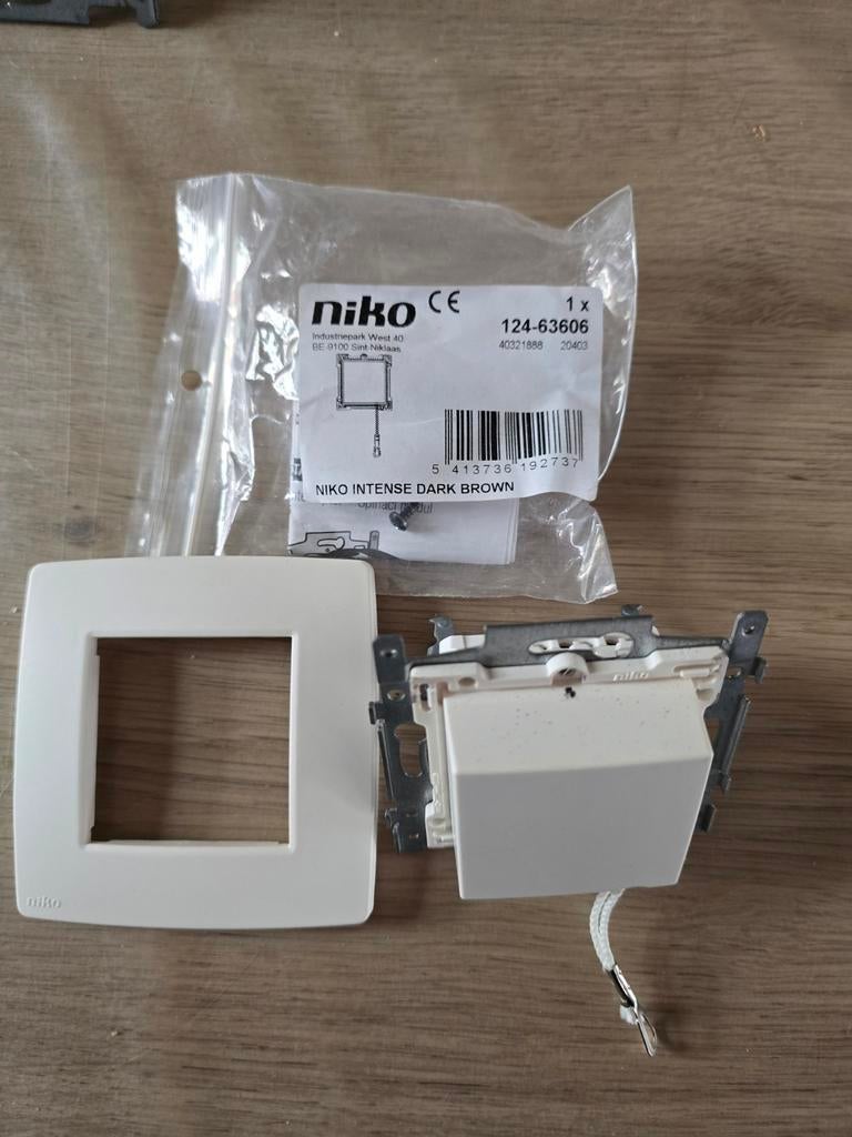 1 interrupteur à tirette va-et-vient niko complet blanc., Bricolage & Construction, Électricité & Câbles, Enlèvement, Neuf, Interrupteur