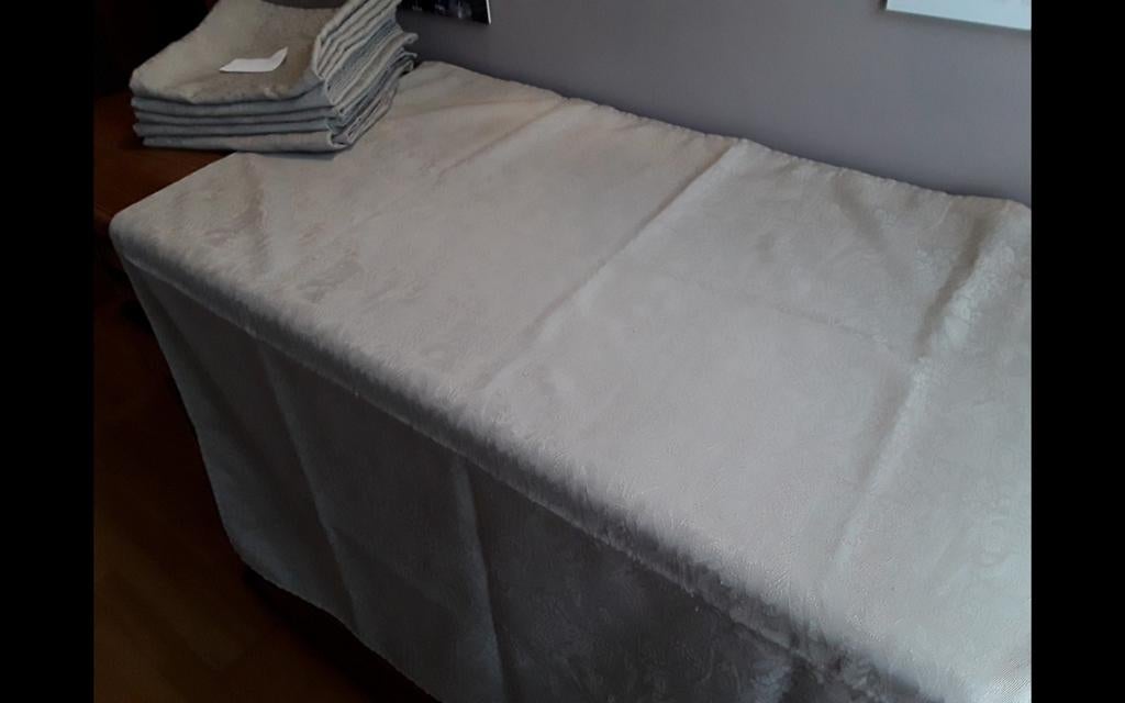 Diverse tafelkleden en tafellopers, Ophalen