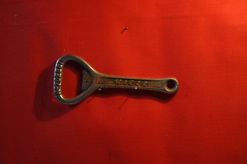 §  decapsuleur publicitaire ancien wieze van roy (56), Enlèvement ou Envoi, Utilisé, Ouvre-bouteille, Autres marques