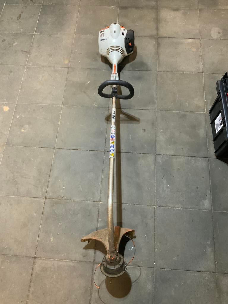 Débroussailleuse Stihl FS40, Jardin & Terrasse, Enlèvement, Utilisé, 10 à 30 cm, Essence