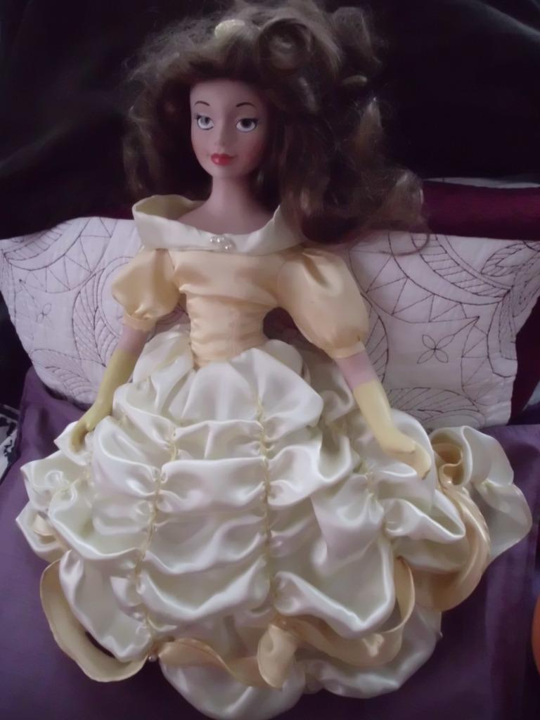 Poupée princesse la belle DISNEY, Collections, Enlèvement ou Envoi, Blanche-Neige ou Belle au Bois Dormant, Comme neuf, Statue ou Figurine