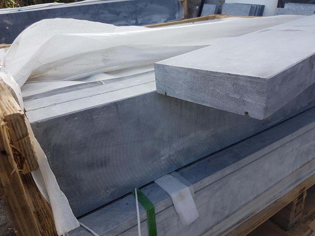 Dorpel in blauwe steen 5 dik 100 tot 180 lang 22cm breed, Neuf, 150 à 200 cm, Rebords de fenêtre, Enlèvement