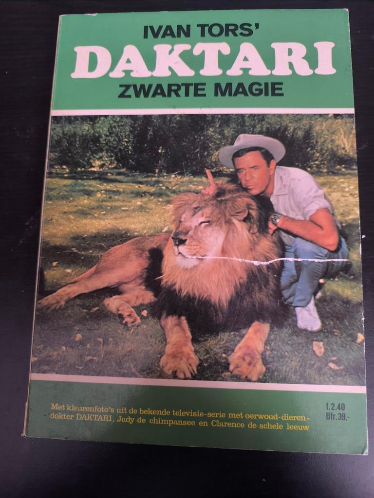 Daktari - Zwarte Magie, Boeken, Film, Tv en Media, Gelezen, Tv-serie, Ophalen of Verzenden