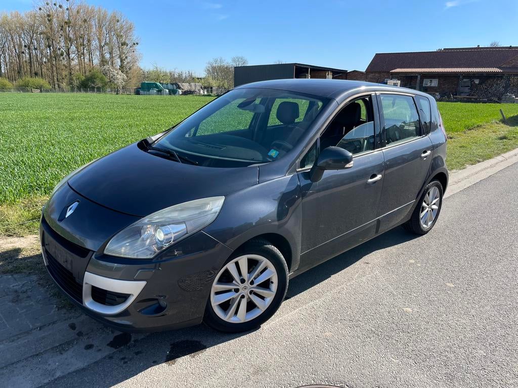 Renault megane scenic 2010bj 346.000km airco 2.0diesel 160pk, Auto's, Renault, Diesel, Particulier, Euro 4, Achteruitrijcamera