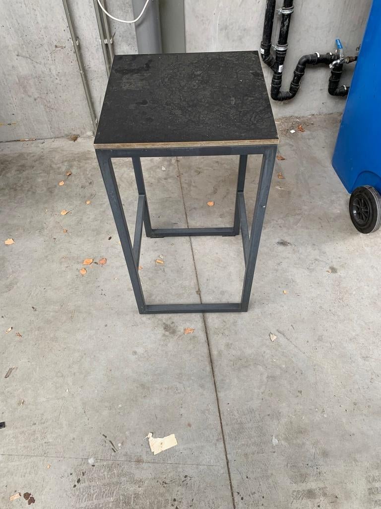 Bijzettafel, Enlèvement