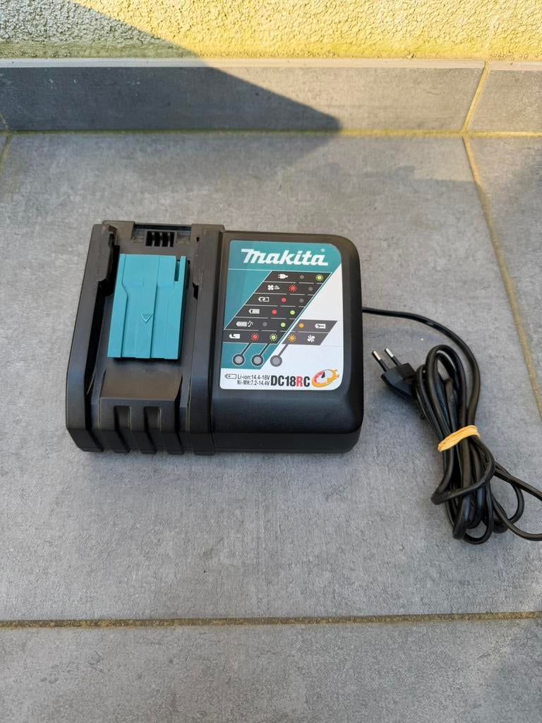Chargeur batterie makita, Enlèvement, Comme neuf